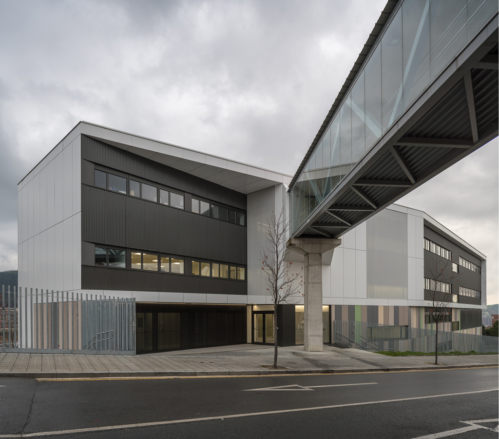 Centro de enseñanza secundaria de 8 uds. IES Pagasarribide BHI de Bilbao, Bizkaia.